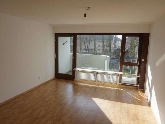 2 ZW Eschersheim mit Balkon in ruhiger Lage