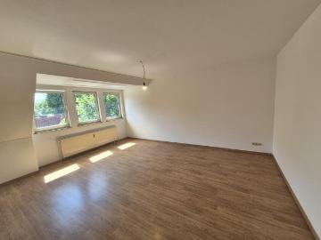 2 Zi. DG Wohnung, frisch renoviert 11 min. mit dem Auto zum Bahnhof Buxtehude