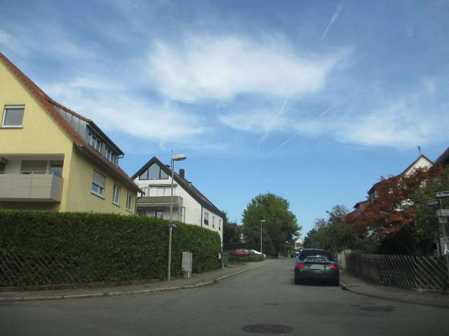 2 Zi. DG Wohnung in gehobener Lage. Balkon. Stellplatz. Vermietet