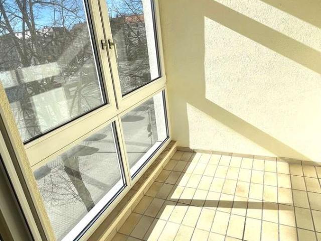 2 Zi. Whg. mit Einbauküche, großem Wintergarten und Lift
