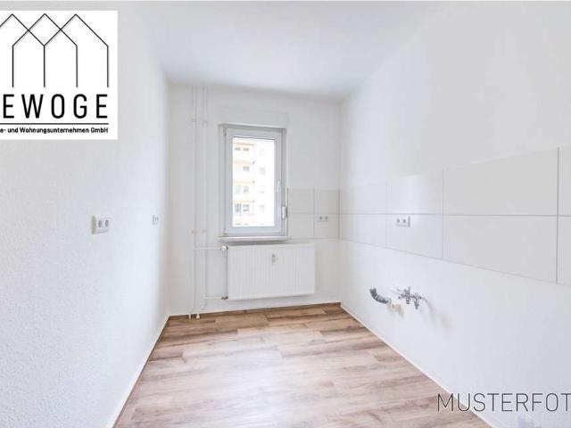 2 Zi. Wohnung im 2. ObergeschossNEU Renoviert !
