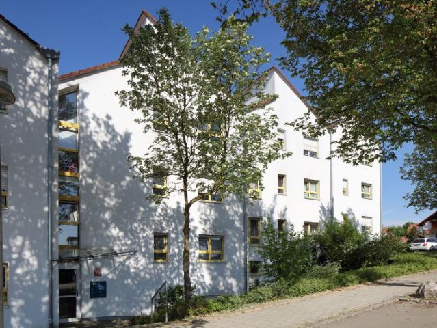 2 Zi Wohnung in modernisiertem Wohnhaus mit Balkon!