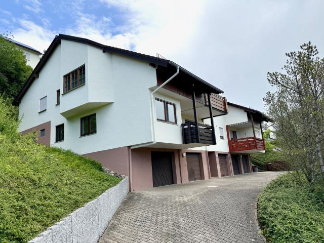 2 Zi. Wohnung mit Balkon u. Garage