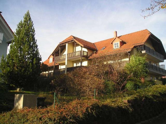 2 Zi. Wohnung mit Terrasse und TG Stellplatz in grüner Lage von Höckendorf