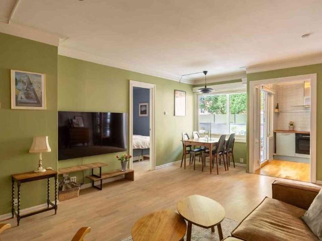 2 Zimmer, 42 m², 1. Stock