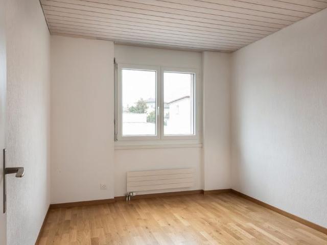 2 Zimmer, 48 m², 1. Stock