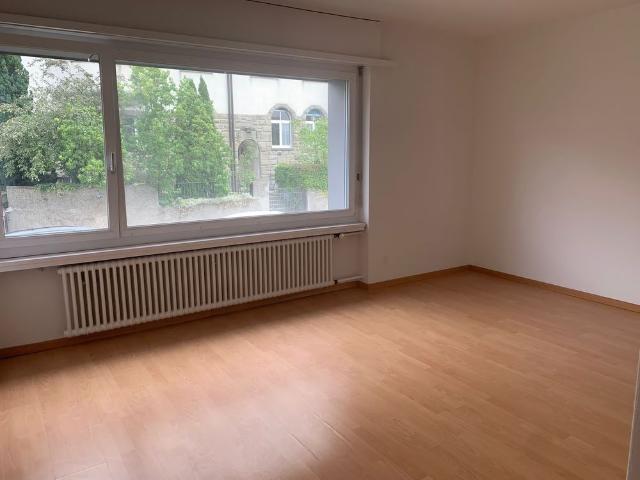 2 Zimmer, 48 m², 1. Stock