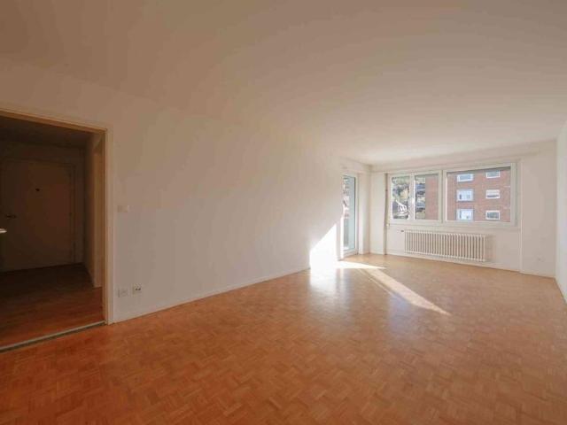 2 Zimmer, 48 m², 1. Stock
