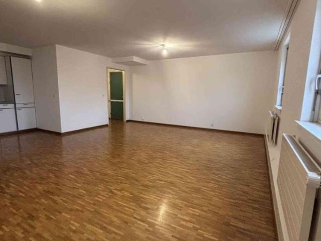 2 Zimmer, 48 m², 1. Stock