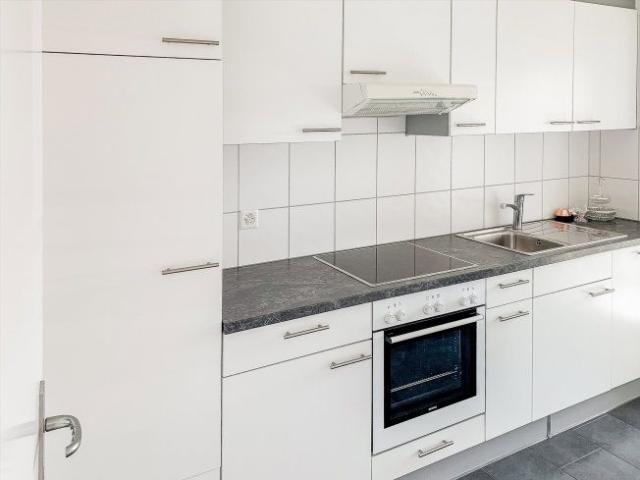 2 Zimmer, 49 m², 1. Stock