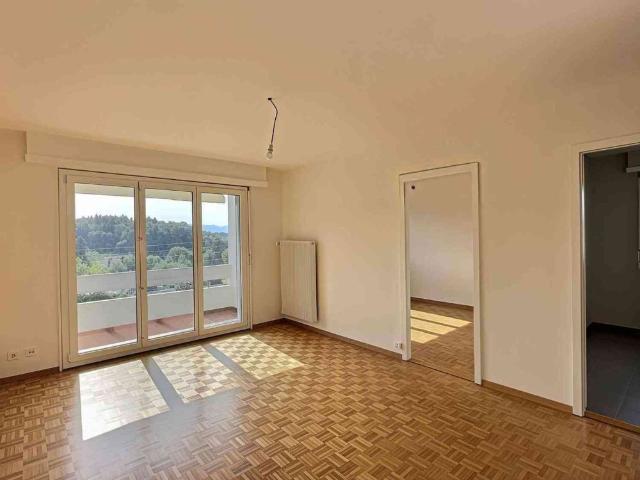 2 Zimmer, 49 m², 2. Stock