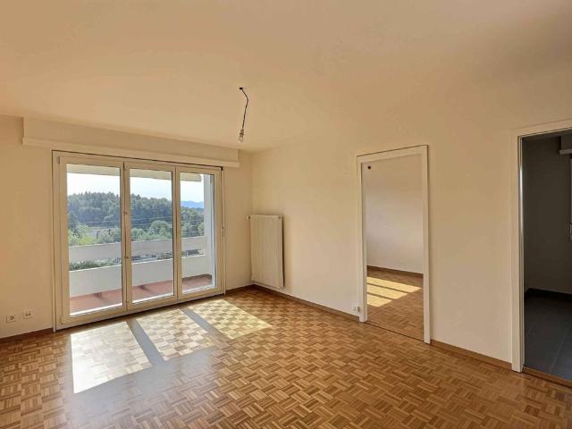 2 Zimmer, 49 m², 2. Stock