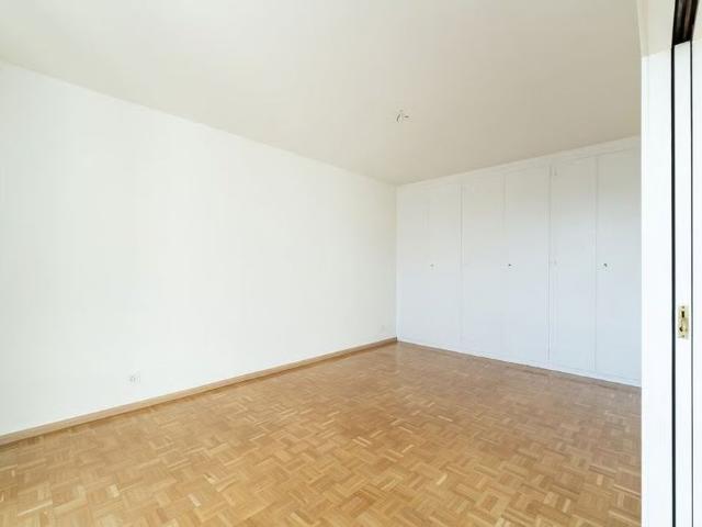 2 Zimmer, 49 m², 2. Stock