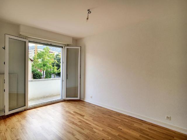 2 Zimmer, 50 m², 2. Stock