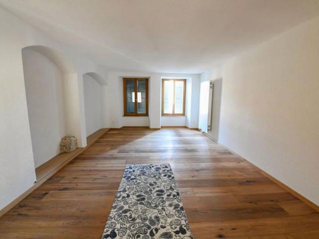 2 Zimmer, 52 m², 1. Stock