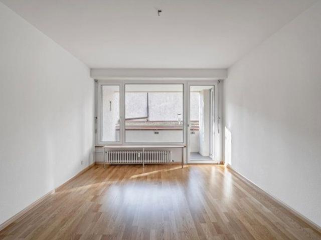 2 Zimmer, 57 m², 1. Stock