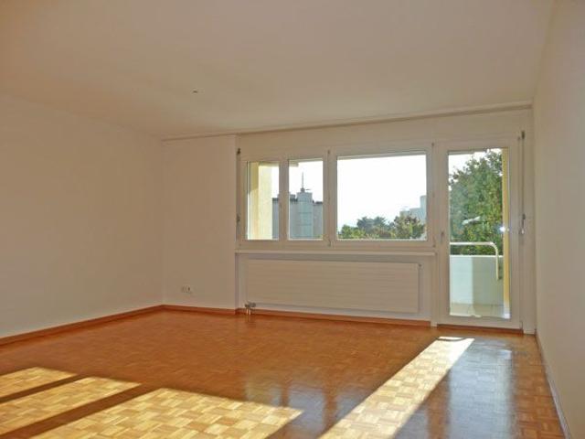2 Zimmer, 58 m², 1. Stock