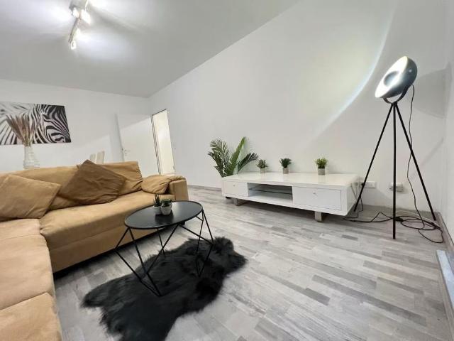 2 Zimmer, 60 m², 2. Stock
