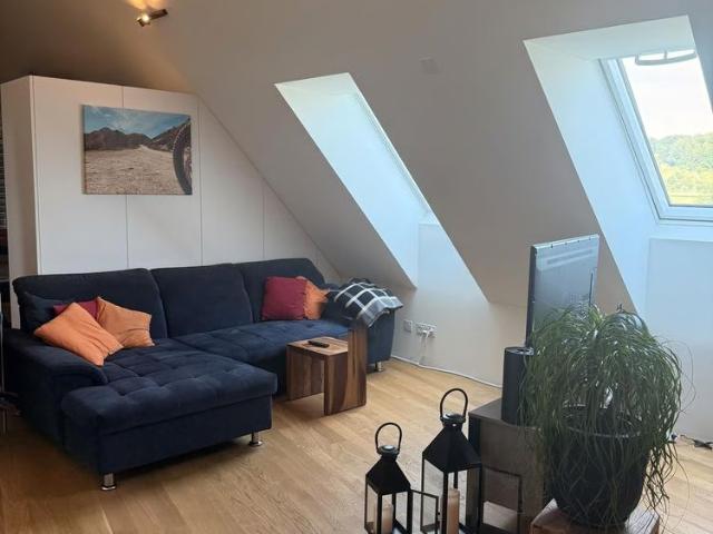 2 Zimmer, 60 m², 2. Stock