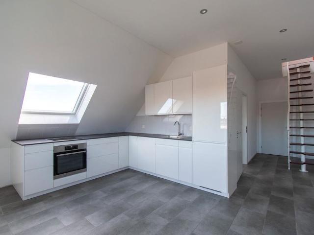 2 Zimmer, 60 m², 2. Stock