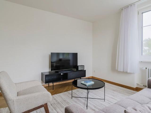 2 Zimmer, 72 m², 2. Stock