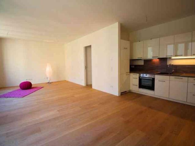 2 Zimmer, 74 m², 2. Stock