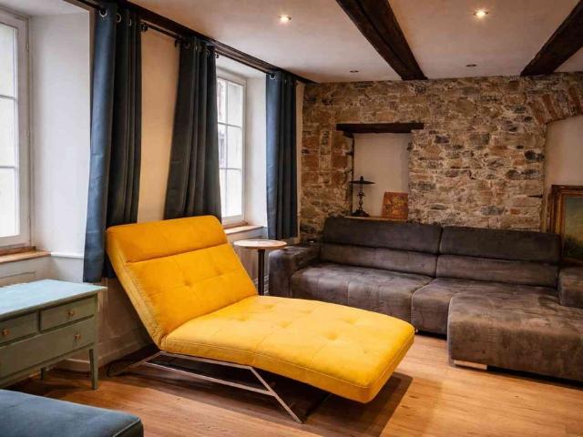 2 Zimmer, 80 m², 1. Stock
