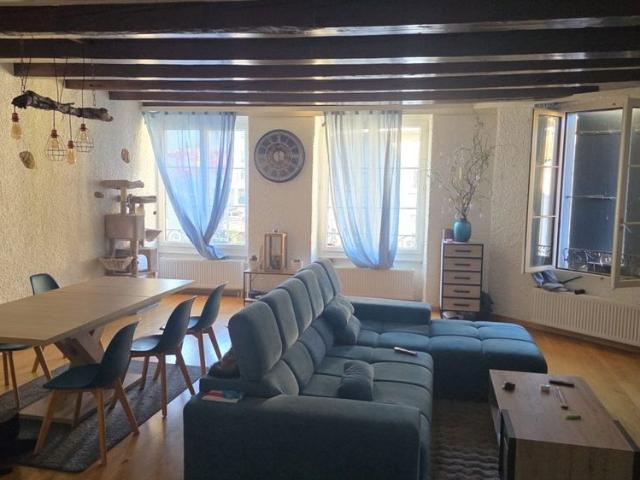 2 Zimmer, 102 m², 1. Stock