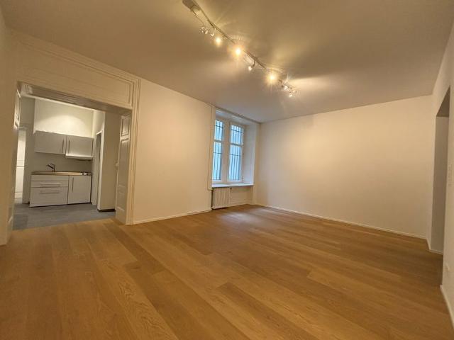 2 Zimmer, 102 m², 1. Stock