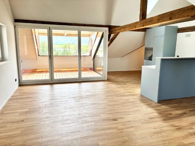 2 Zimmer, 113 m², 2. Stock