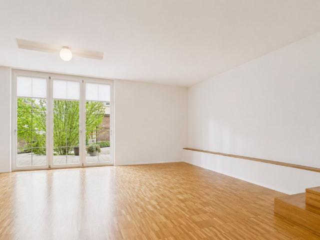 2 Zimmer, 128 m², EG