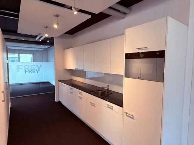 2 Zimmer, 141 m²