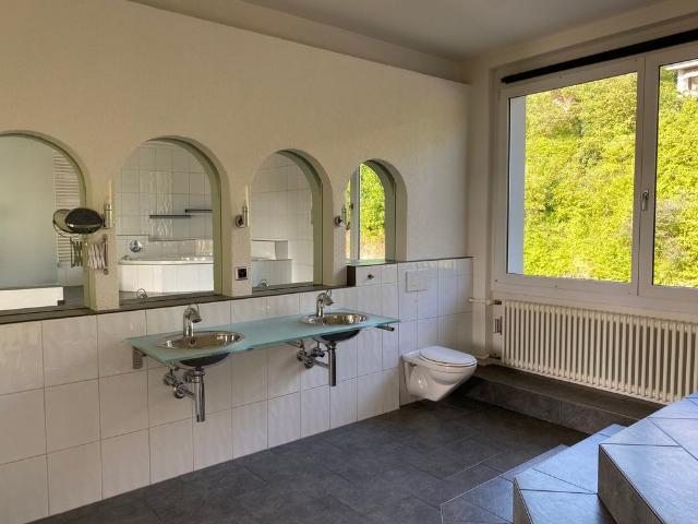 2 Zimmer, 187 m², 1. Stock