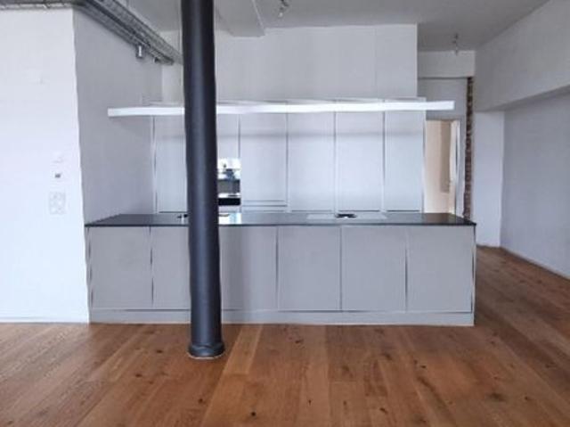 2 Zimmer, 200 m²