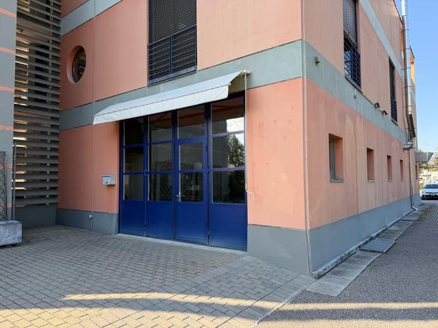 2 Zimmer, 200 m², EG