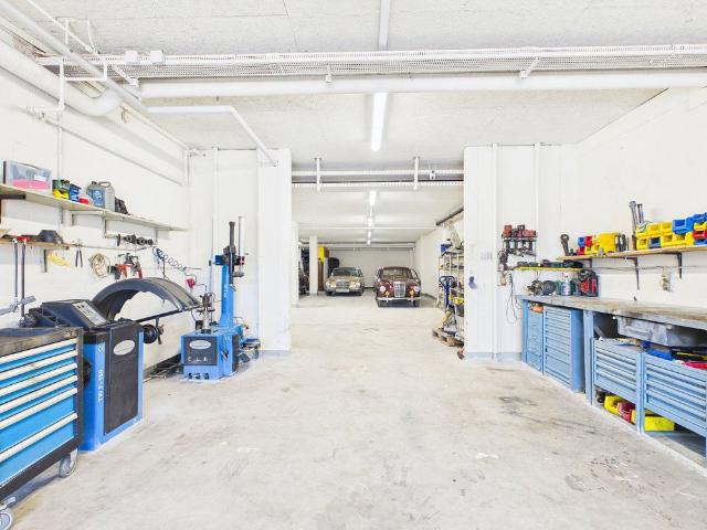 2 Zimmer, 350 m², EG