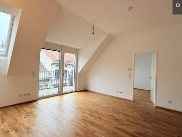 / 2 ZIMMER / U BAHN NÄHE / BALKON / DACHGESCHOSS / MODERNE AUSSTATTUNG / VERFÜGBAR AB SOFORT