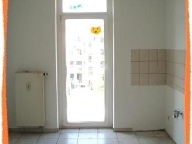 2 Zimmer W O H N U N G mit W E S T B A L K O N in ZWICKAU zu vermieten!