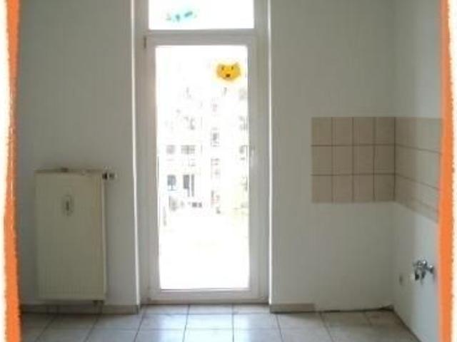 2 Zimmer W O H N U N G mit W E S T B A L K O N in ZWICKAU zu vermieten!