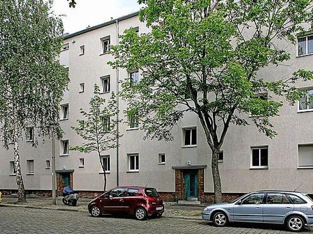 2 Zimmer Wohung mit Balkon wird unrenoviert vermietet