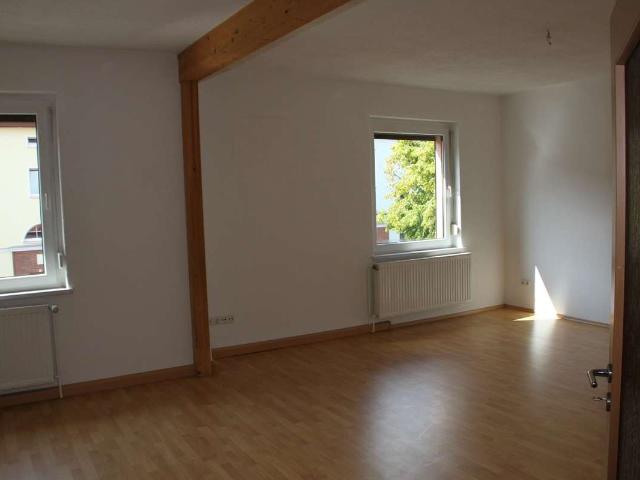 2 Zimmer Wohnküche und Bad im Sanierten Altbau