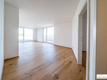 2 Zimmer Wohnung mit 130qm Freifläche am See