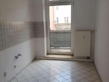 2 Zimmer Wohnung mit Tageslichtbad, Wintergarten und Balkon zu vermieten!