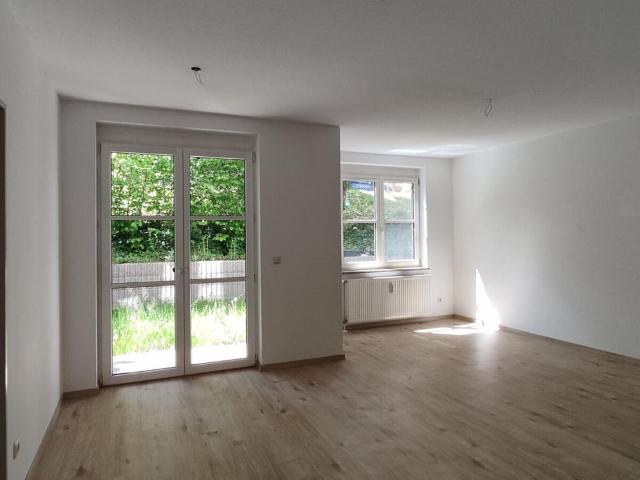 2 Zimmer Wohnung mit Terrasse!