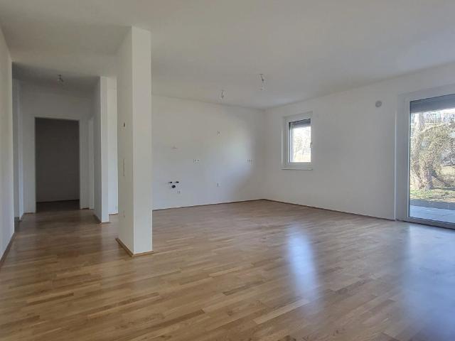 2 Zimmer Wohnung mit Terrasse und Garten, Top 3