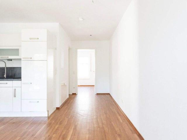 2 Zimmer Wohnung mit Tiefgaragenstellplatz in naher Lage zu den Unikliniken, ideal fÃ¼r Mediziner und Pflegepersonal..
