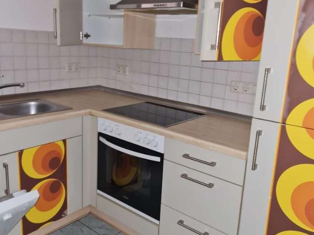 2 Zimmer Wohnung mit Wannenbad und Einbauküche