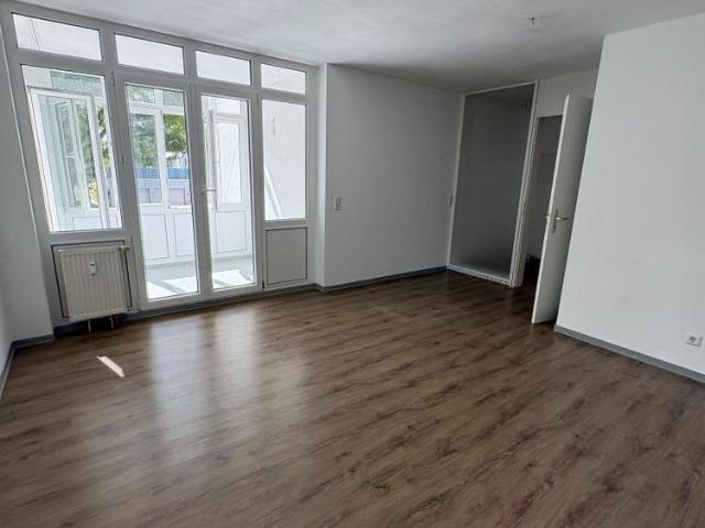 2 Zimmer Wohnung mit Wintergarten und Balkon Anmietung nur mit Wohnberechtigungsschein nach § 88d