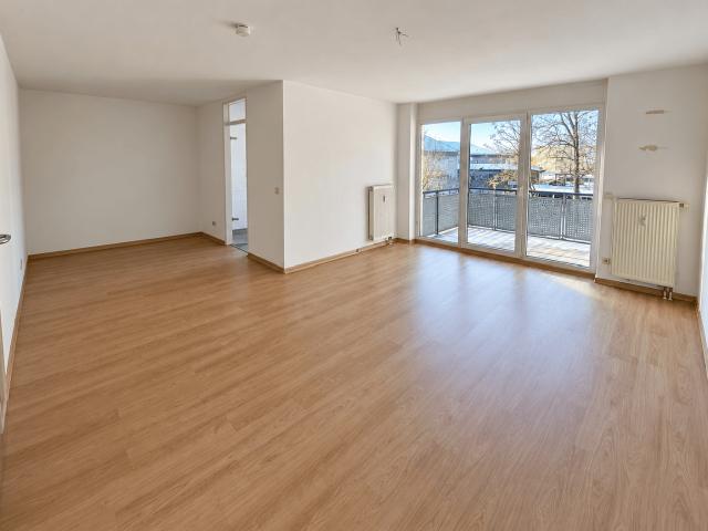 2 Zimmer Wohnung mit BALKON, Badewanne, frisch renoviert | Künne Immobilien Gruppe