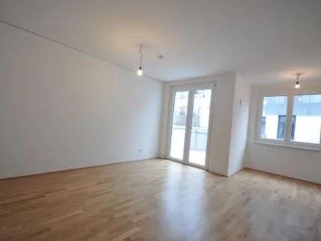 2 Zimmer Wohnung mit BALKON & GARAGE Nähe Donauzentrum